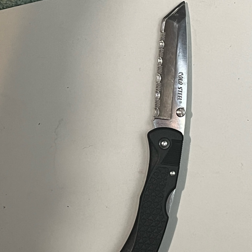 Cold Steel Tanto full serrated fold